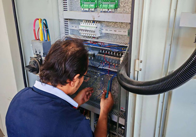 توسيع خدمات الصيانة: تقديم ضمانات صيانة شاملة لآلات الصب بالقالب للسوق المصرية